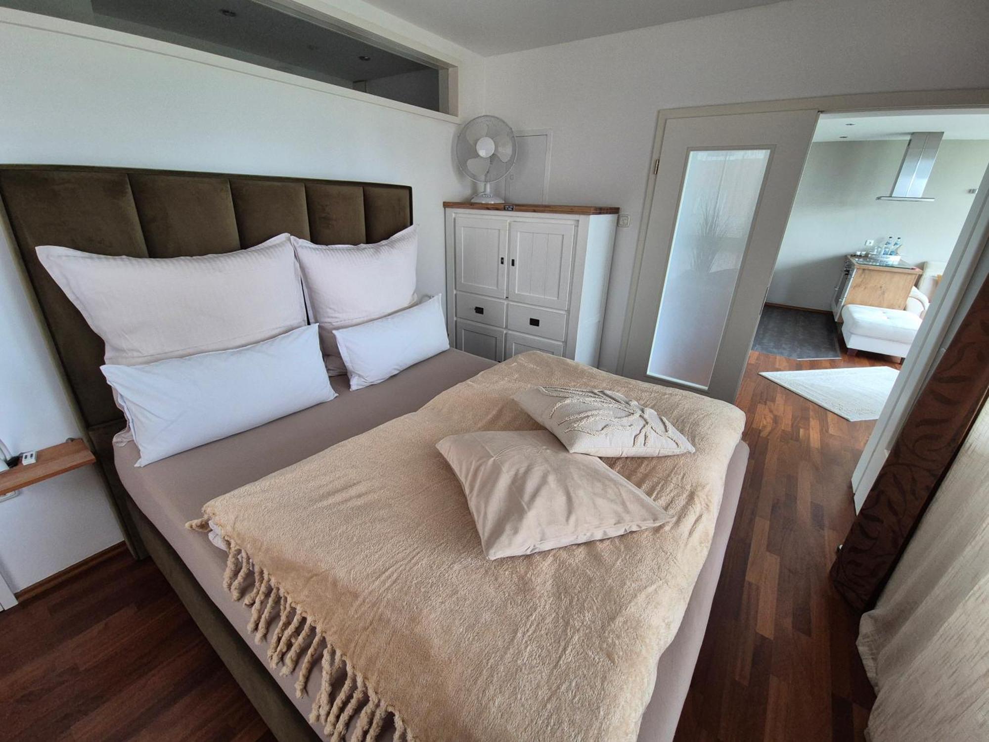 "Myharbourfront", Luxurioeses Wohnen An Der Hafenmole Apartamento Rostock Exterior foto